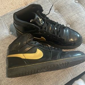Jordan 1 Mid Retro - Black Metallic Gold 2023 *Heat*